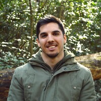 Dr. Julián Olivares